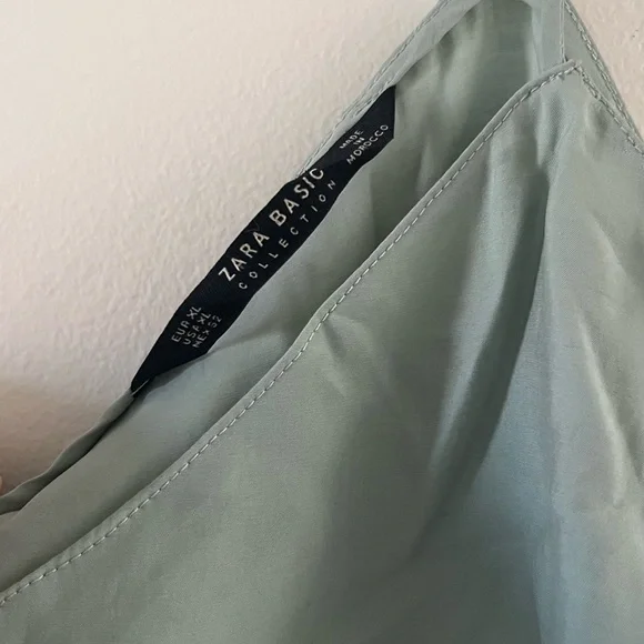 Top - Picture 2 of 2